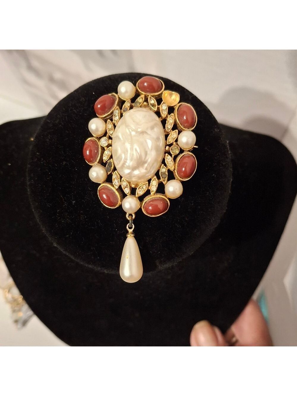 ART Elegant Gold and Pearl Brooch See Description